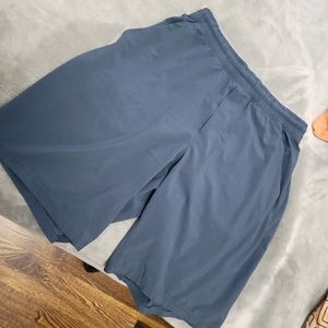 Lulu shorts with linear